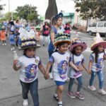 Desfile | Jardineritos municipales deslumbraron con sus magníficos sombreros