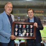 Trofeo de Campeones | El gobernador Gerardo Zamora recibió una plaqueta reconocimiento