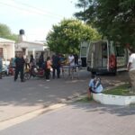 Motociclista sufrió un grave traumatismo maxilar tras chocar contra un auto en Fernández