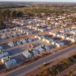 Araujo celebró la reanudación de la construcción del barrio de cien viviendas