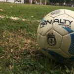 Un hombre falleció mientras se disputaba un partido de fútbol