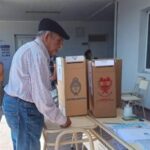 Ejemplo de civismo: Don Tilo Ruíz con 87 años no dejó pasar la oportunidad de expresarse en las urnas