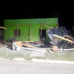 Forres: Camión causó destrozos en un comercio y dañó vehículos que se encontraban en la zona