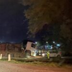 Camión cargado con carbón sufrió el vuelco del acoplado sobre ruta 34