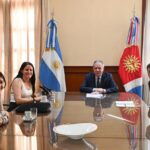 El Gobernador Elías Suárez recibió en Casa de Gobierno a la presidenta de la Fundación Haciedo Caminos