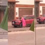 Video: un hombre denunció a su expareja por destrozarle la camioneta a martillazos