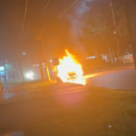 Siniestro en Fernández: se incendió un automóvil en plena vía pública