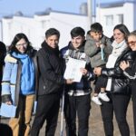 Kicillof entregó 48 viviendas en Tornquist y volvió a cruzar a Milei por las tarifas de gas: “Es un acto de crueldad”