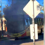 Urgente: Se incendió un colectivo interurbano en pleno centro de Beltrán